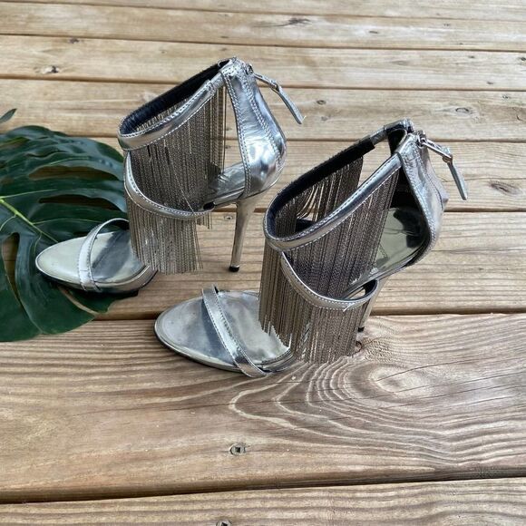 B Brian Atwood Condessa Fringe Silver Heels Size 6 - Picture 2 of 8